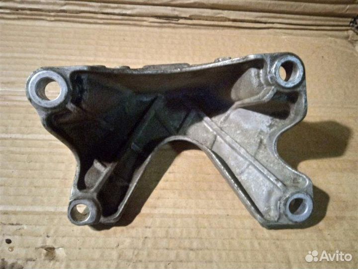 Кронштейн двигателя Audi A4 (B7) 2005-2007