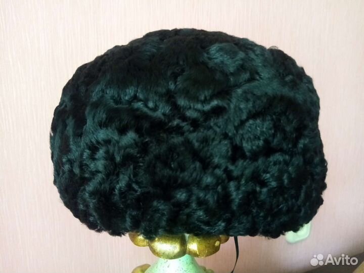 Берет каракулевый женский