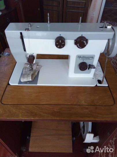 Швейная машина Чайка 143