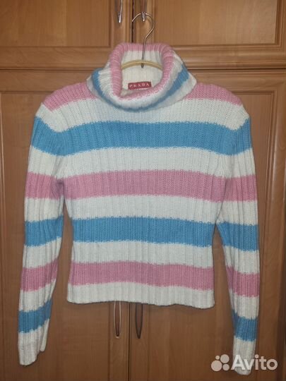 Свитер женский