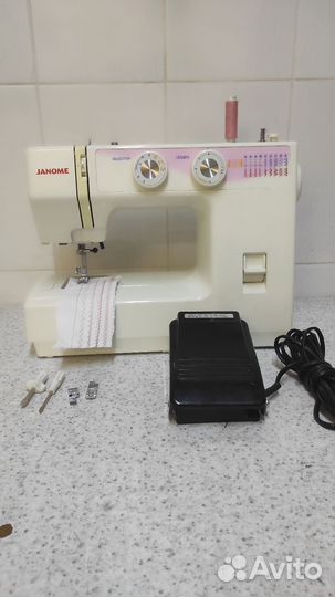 Швейная машина Janome
