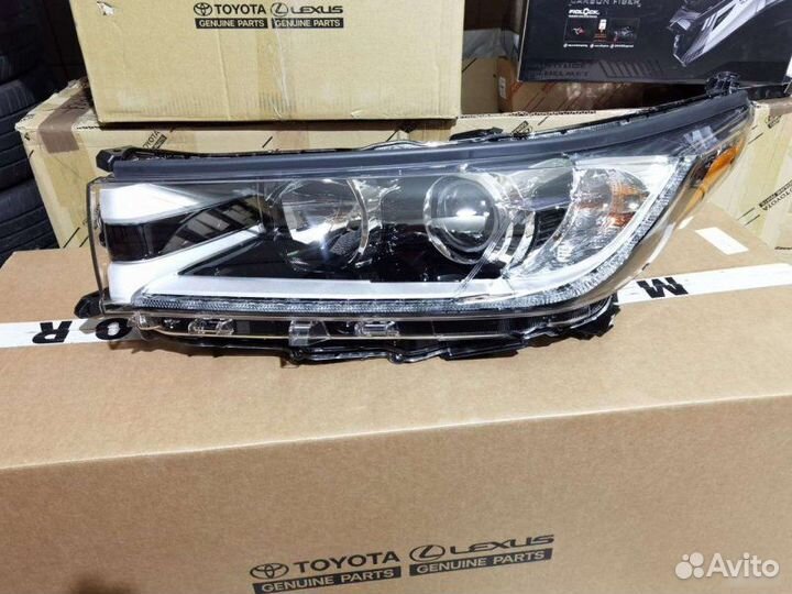 Фара левая Toyota Highlander 3