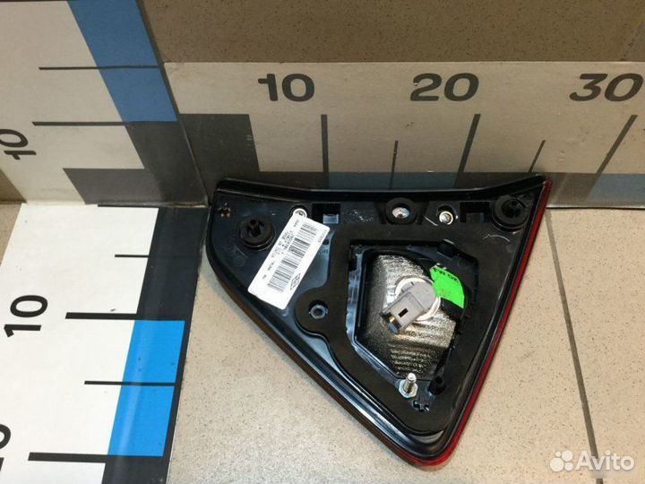 Фонарь внутренний правый Nissan Terrano 3 D10