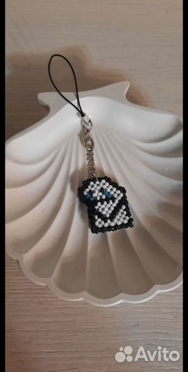 Брелок на телефон