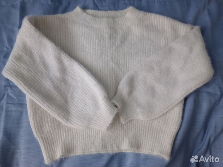 Свитера белые, смотри фото