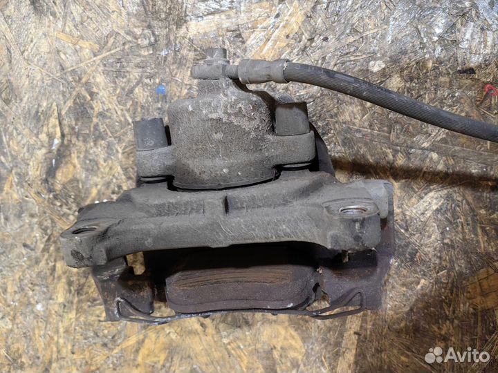 Суппорт Правый Передний Фольксваген Тигуан 1