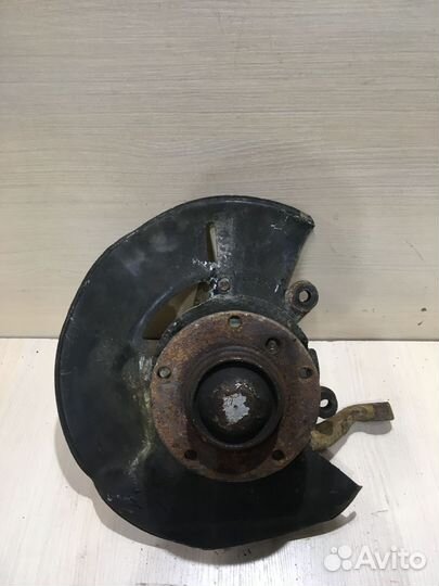 Кулак поворотный передний левый BMW 7 E38