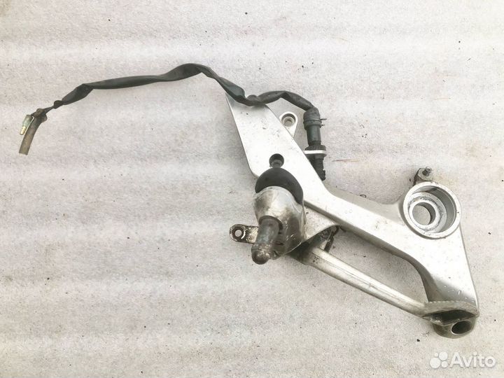 Honda VFR 800 2000 правый водительский кронштейн