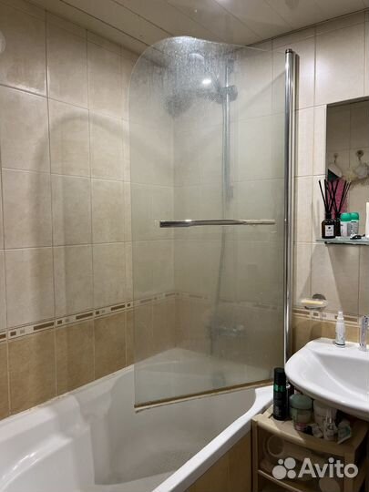 Стеклянная штора для ванной