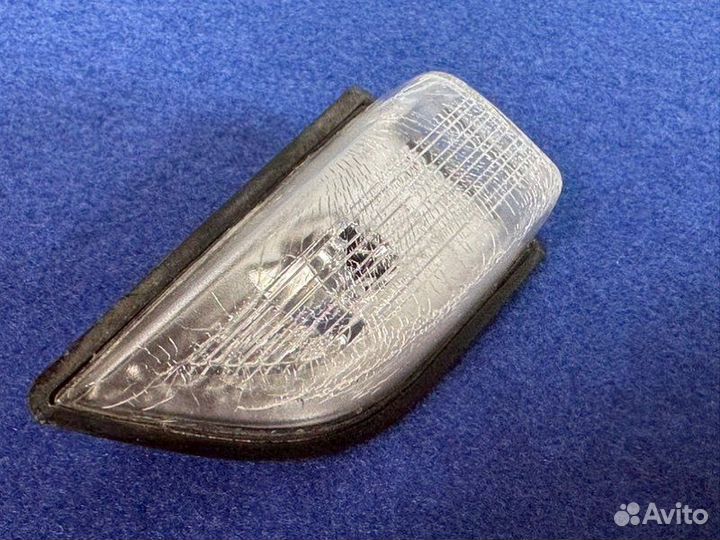 Повторитель поворота в зеркало правый Volvo Xc60