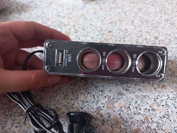 Зарядное устройство в автомобиль