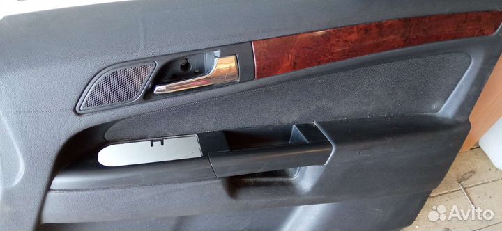 Обшивка двери передней правой на опель зафира