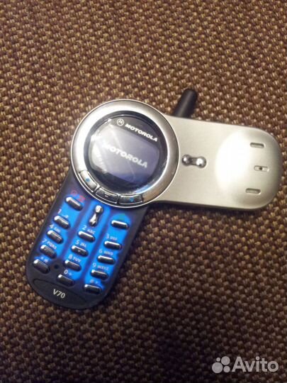 Motorola V70