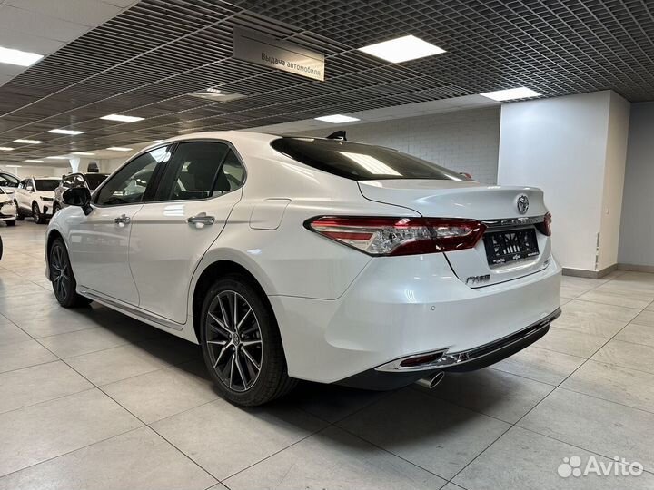 Toyota Camry 2.5 AT, 2023