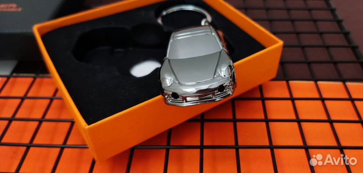 Брелок для ключей в виде машины 3в1