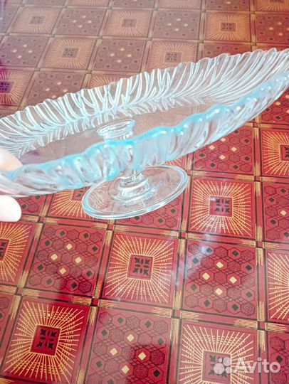 Тортница на ножке