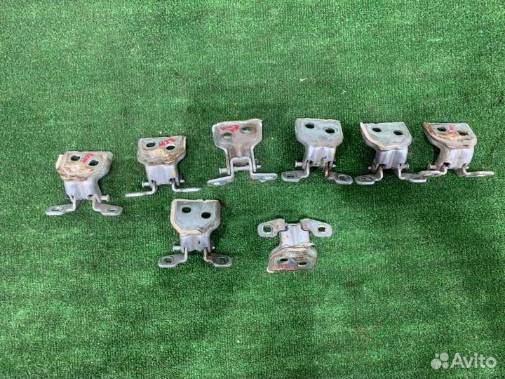 Петля двери Renault Logan седан 1.6 K7MC697 (84