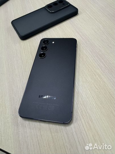 Samsung Galaxy S23, 8/256 ГБ