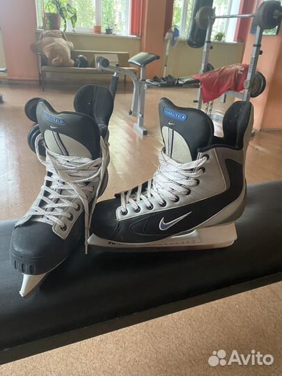 Коньки хоккейные