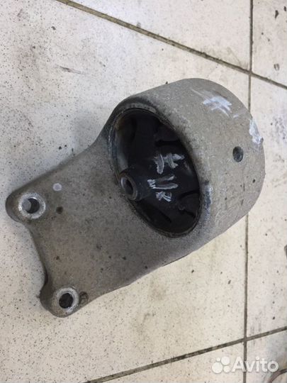 Подушка коробки передач левая Nissan Almera