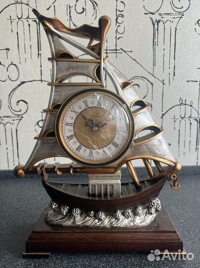 Часы настольные подарочные