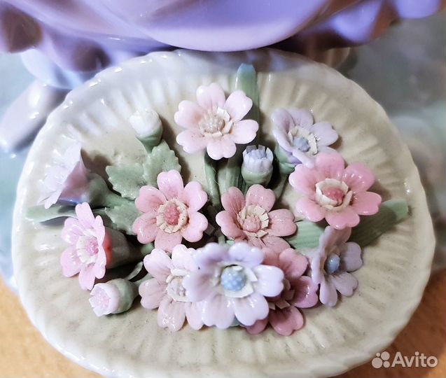 Фарфоровая статуэтка 