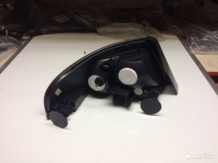 Фонарь задний правый на Dodge Stratus 01-06 г.в