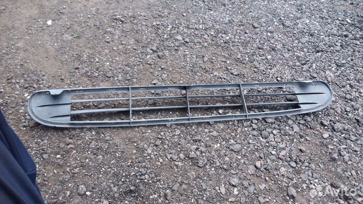 Решетка переднего бампера Ford Mondeo 96-00