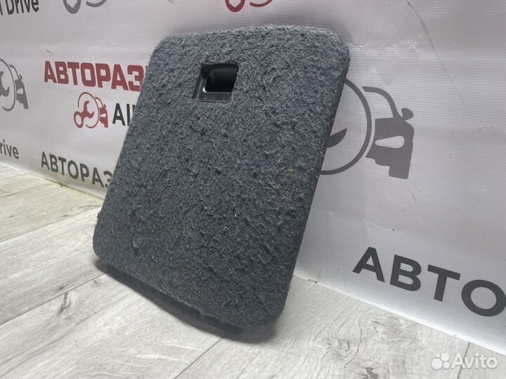 Крышка правого кармана в багажнике Audi A6 C5