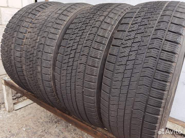 Bridgestone Blizzak VRX2 235/45 R18 94Q