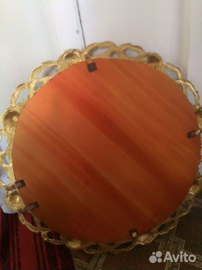 Зеркало в металлической раме