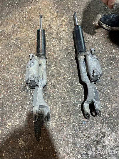 Амортизатор Mercedes A 222 320 82 13