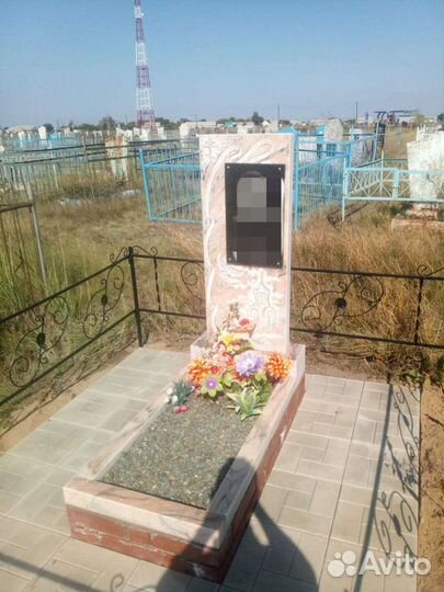 Благоустройство могил, укладка тротуарной плитки