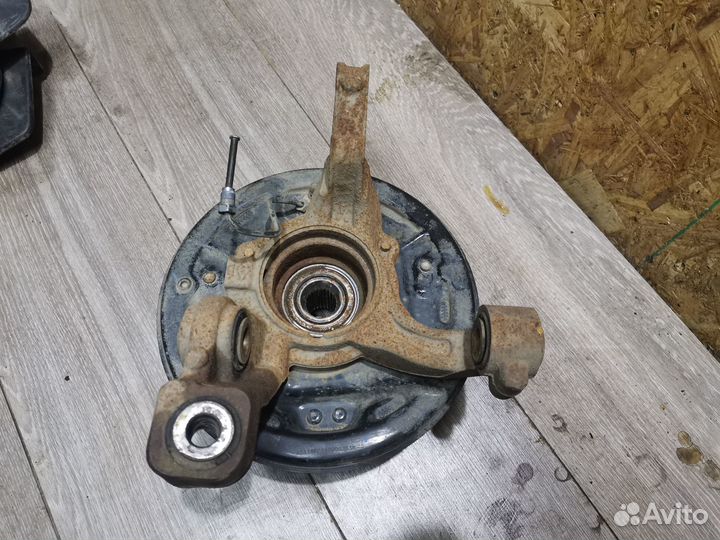 Цапфа задняя правая на Renault Duster