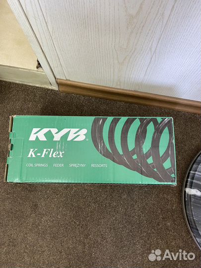 Пружины передние KYB - Golf V, Octavia ll