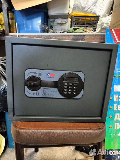 Сейф для денег, документов и ценностей