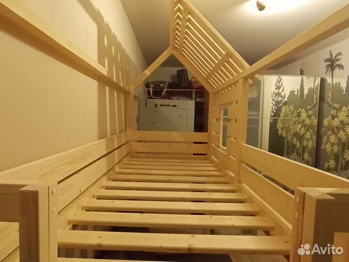 Кровать домик