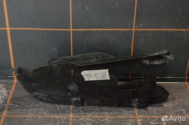 Пыльник бампера заднего - Toyota Land Cruiser 200