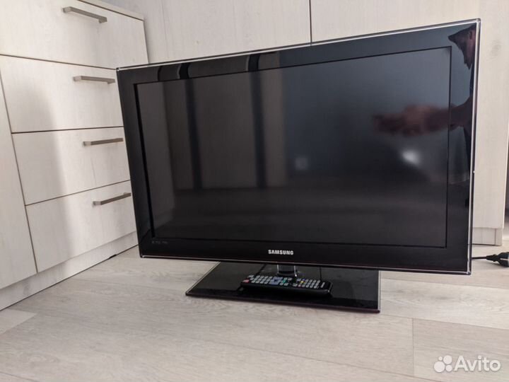 Телевизор Samsung LE32C550J1W