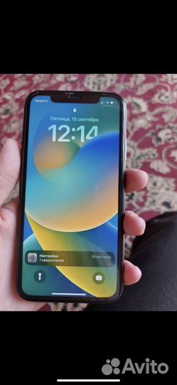 Телефон iPhone 11