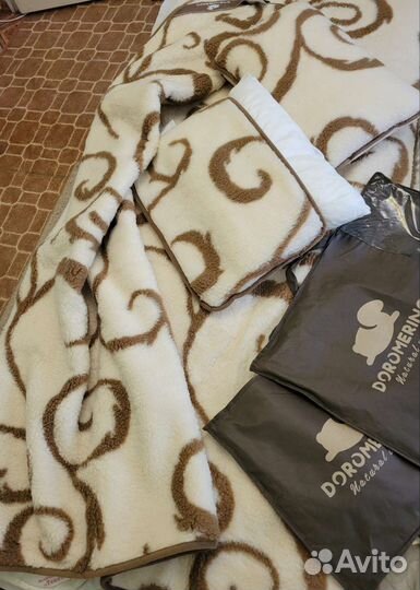 Плед и две подушки из натуральной овечьей шерсти