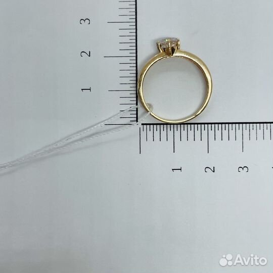 Золотое кольцо с камнем 18р