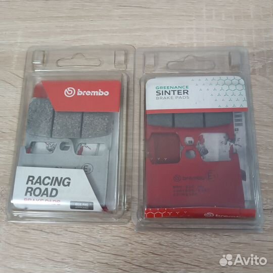 Тормозные колодки brembo на yamaha R1. R6