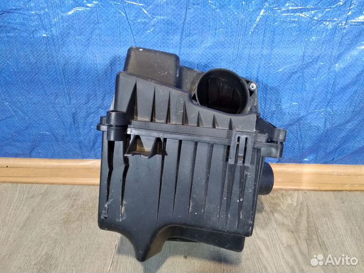 Корпус воздушного фильтра LADA Granta 1 2011