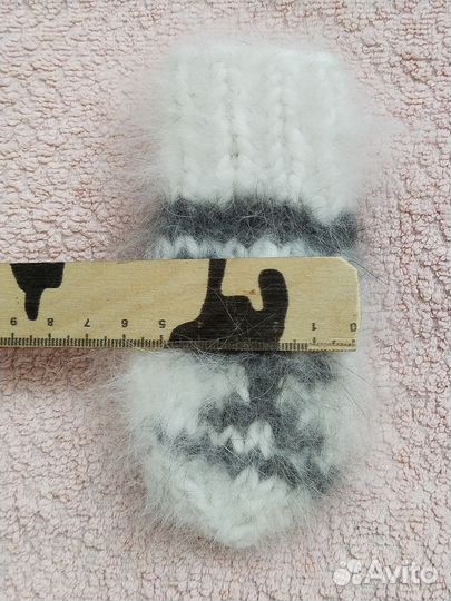 Две пары пуховых варежек