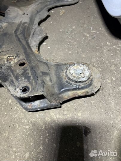 Подрамник балка подмоторная golf 4