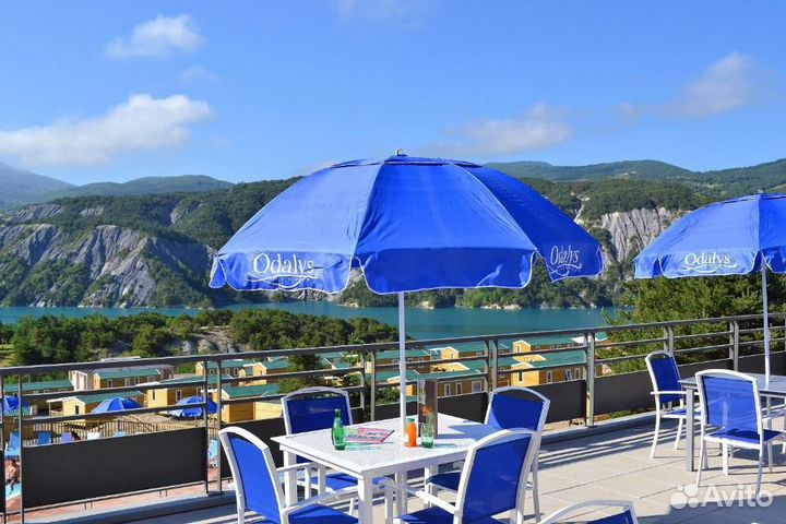 Пляжный зонт на центральной опоре от производителя