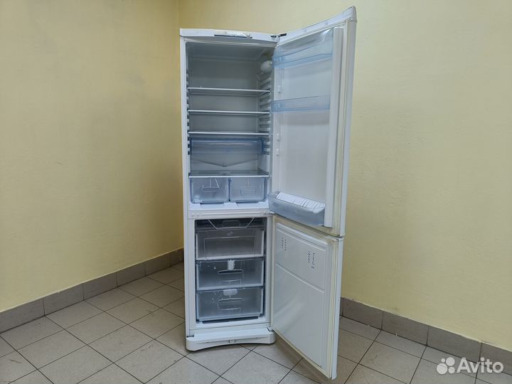 Холодильник бу Indesit