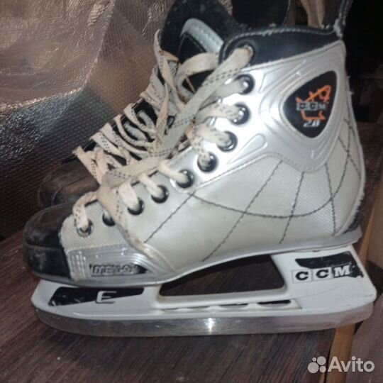 Коньки хоккейные