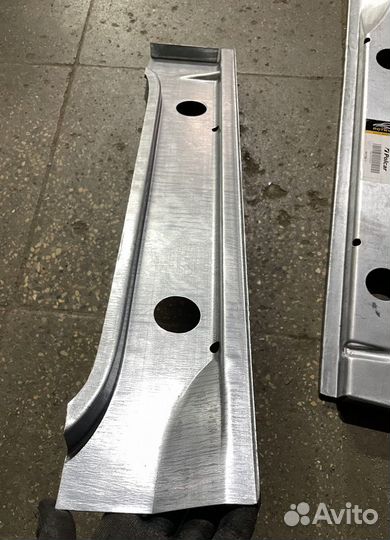 Порог правый Volkswagen Transporter T4 внутренний